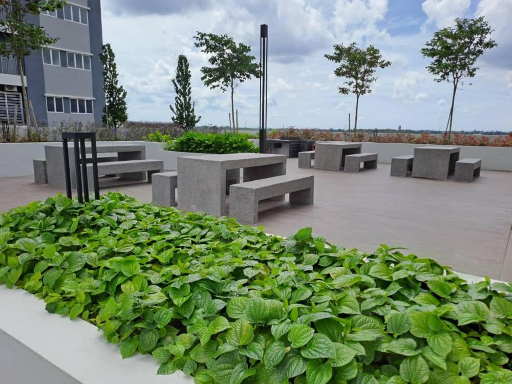 Impiana Homestay Near Putrajaya, Cyberjaya, Musliem Only,Wifi,Netflix カンパング・デンキル エクステリア 写真