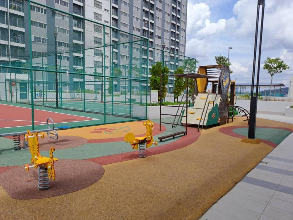 Impiana Homestay Near Putrajaya, Cyberjaya, Musliem Only,Wifi,Netflix カンパング・デンキル エクステリア 写真