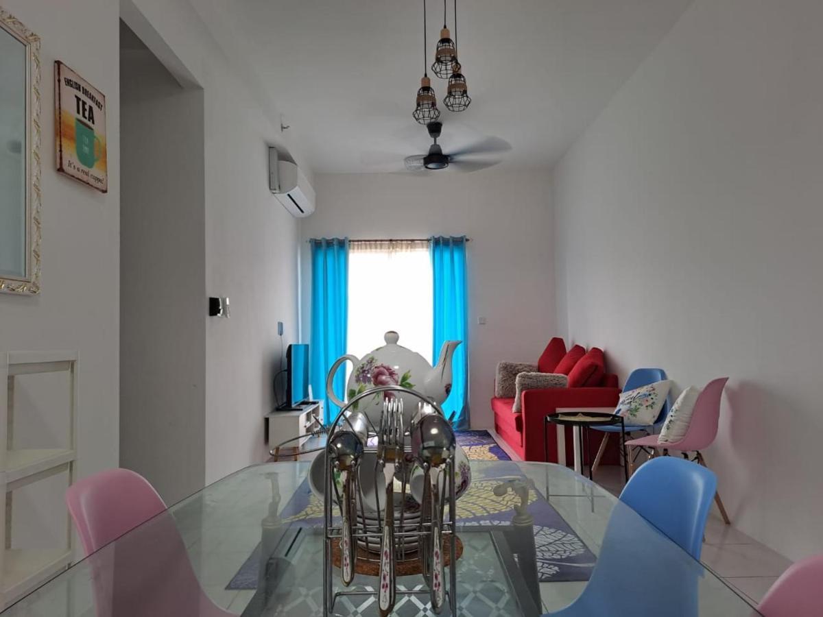 Impiana Homestay Near Putrajaya, Cyberjaya, Musliem Only,Wifi,Netflix カンパング・デンキル エクステリア 写真
