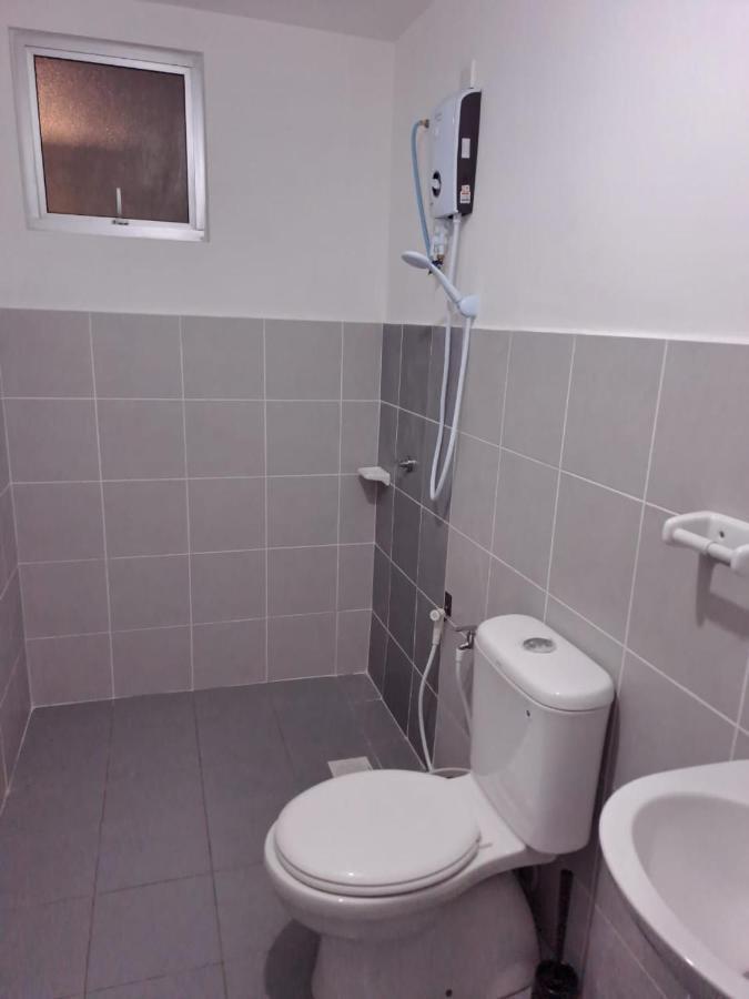 Impiana Homestay Near Putrajaya, Cyberjaya, Musliem Only,Wifi,Netflix カンパング・デンキル エクステリア 写真
