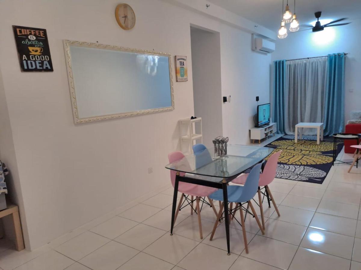 Impiana Homestay Near Putrajaya, Cyberjaya, Musliem Only,Wifi,Netflix カンパング・デンキル エクステリア 写真