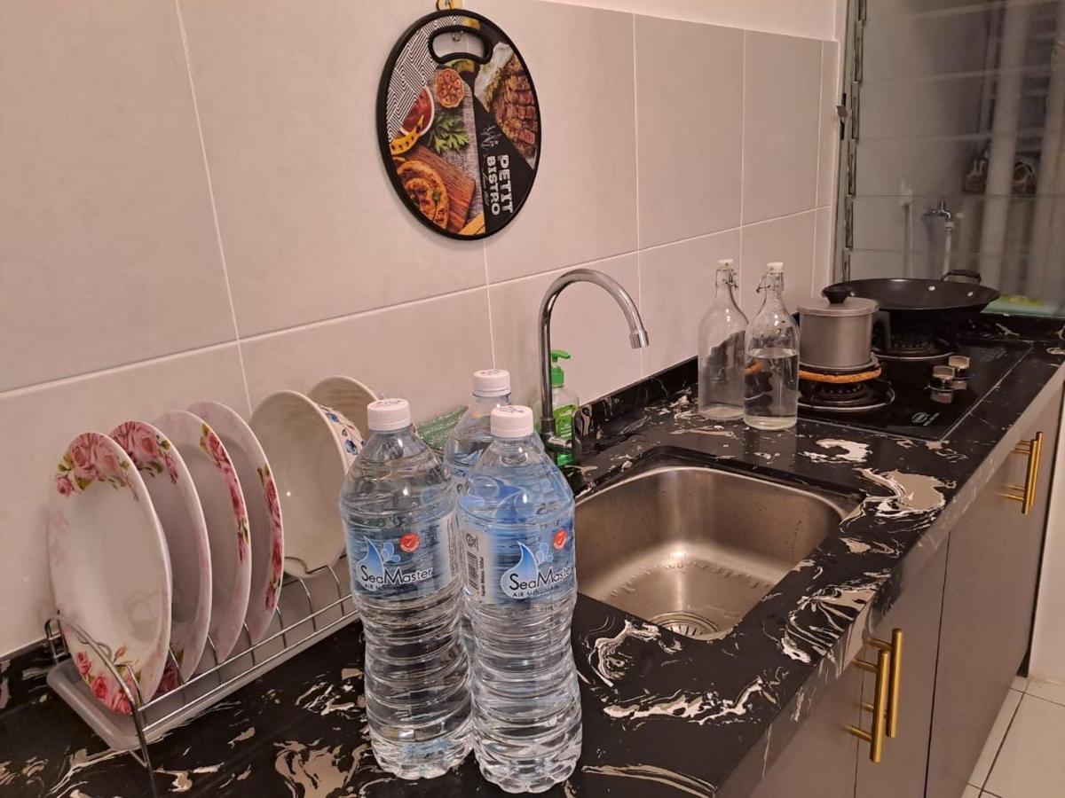Impiana Homestay Near Putrajaya, Cyberjaya, Musliem Only,Wifi,Netflix カンパング・デンキル エクステリア 写真