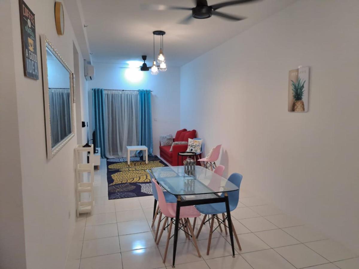 Impiana Homestay Near Putrajaya, Cyberjaya, Musliem Only,Wifi,Netflix カンパング・デンキル エクステリア 写真
