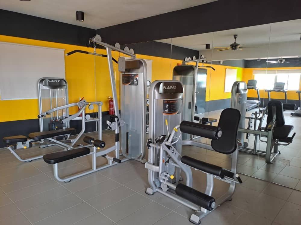 Impiana Homestay Near Putrajaya, Cyberjaya, Musliem Only,Wifi,Netflix カンパング・デンキル エクステリア 写真