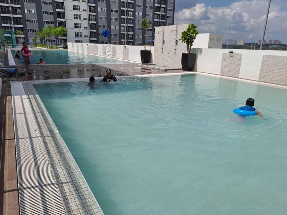 Impiana Homestay Near Putrajaya, Cyberjaya, Musliem Only,Wifi,Netflix カンパング・デンキル エクステリア 写真