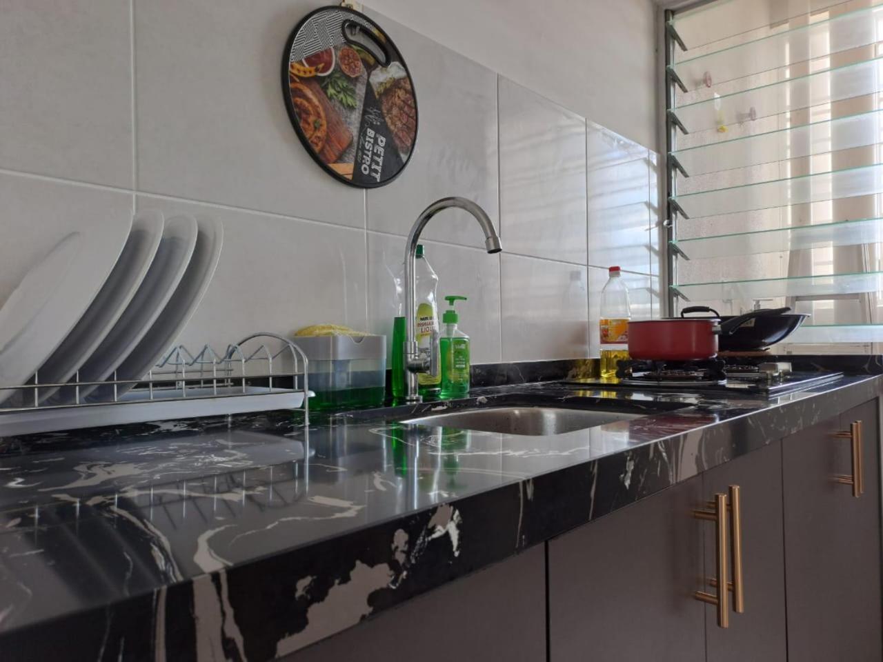Impiana Homestay Near Putrajaya, Cyberjaya, Musliem Only,Wifi,Netflix カンパング・デンキル エクステリア 写真