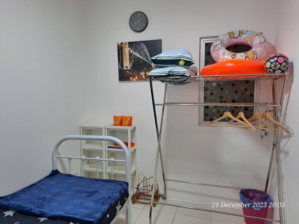 Impiana Homestay Near Putrajaya, Cyberjaya, Musliem Only,Wifi,Netflix カンパング・デンキル エクステリア 写真
